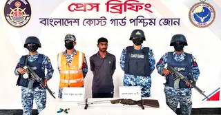 সুন্দরবনে অস্ত্র ও গোলাবারুদসহ কুখ্যাত দয়াল ডাকাত বাহিনীর ১ জন আটক